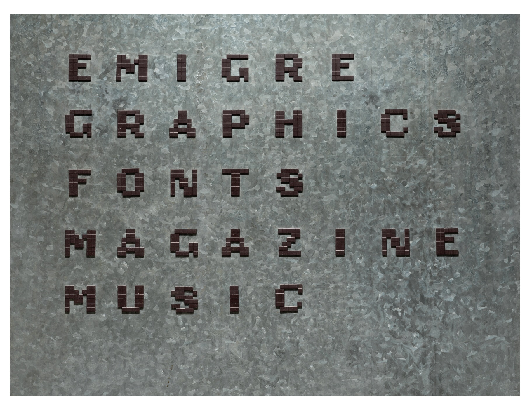 स्टूडियो प्रवेश संकेत, शीट मेटल पर मैग्नेट से बना हुआ, १९८७।